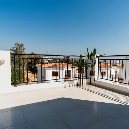 Sanders White Mountain Spacious 5-bedroom With Private Pool Villa