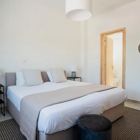 Sanders White Mountain Spacious 5-bedroom With Private Pool Tala