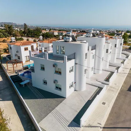Sanders White Mountain Spacious 5-bedroom With Private Pool *