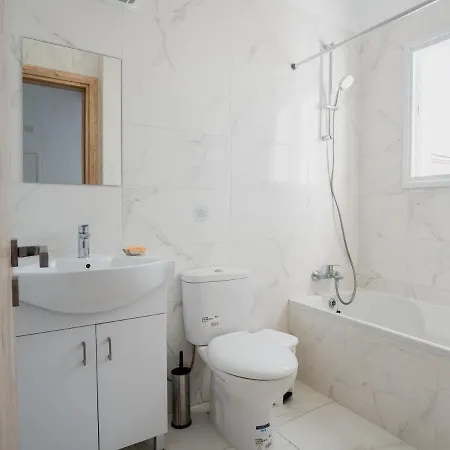 Sanders White Mountain Spacious 5-bedroom With Private Pool *