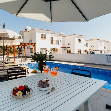Sanders White Mountain Spacious 5-bedroom With Private Pool *