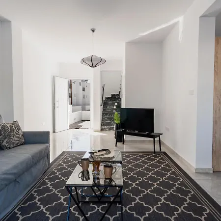 Sanders White Mountain Spacious 5-bedroom With Private Pool Villa *
