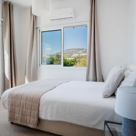 Sanders White Mountain Spacious 5-bedroom With Private Pool Τάλα