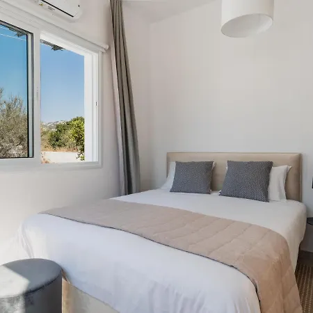 Sanders White Mountain Spacious 5-bedroom With Private Pool